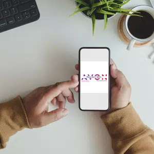 Personal using their phone to work from home online